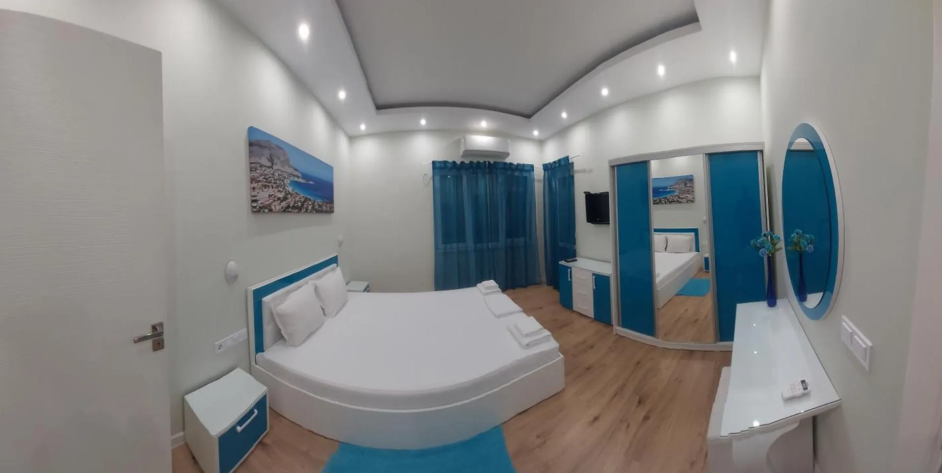 Апартамент Pink&Blue - 2BDR Apartment with Balcony Варна