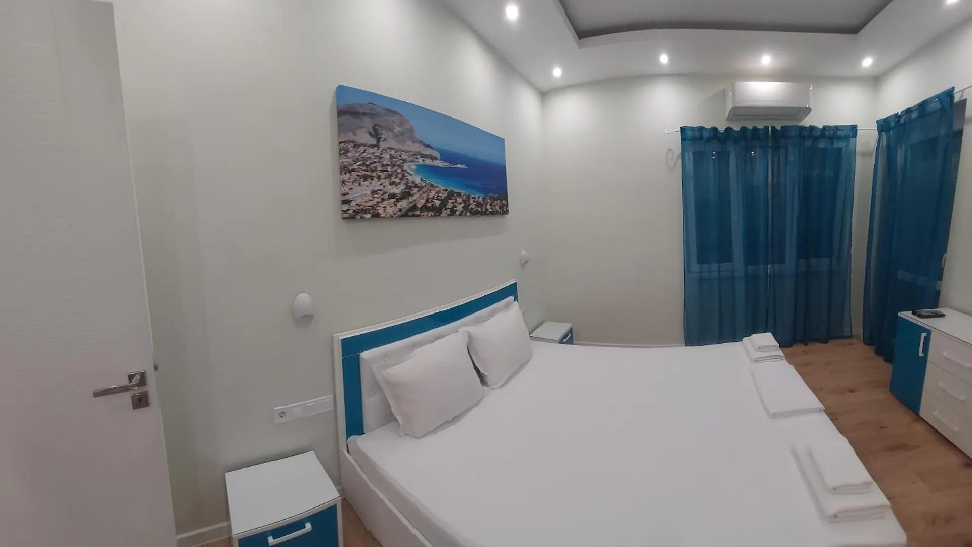 Апартамент Pink&Blue - 2BDR Apartment with Balcony Варна 0*,